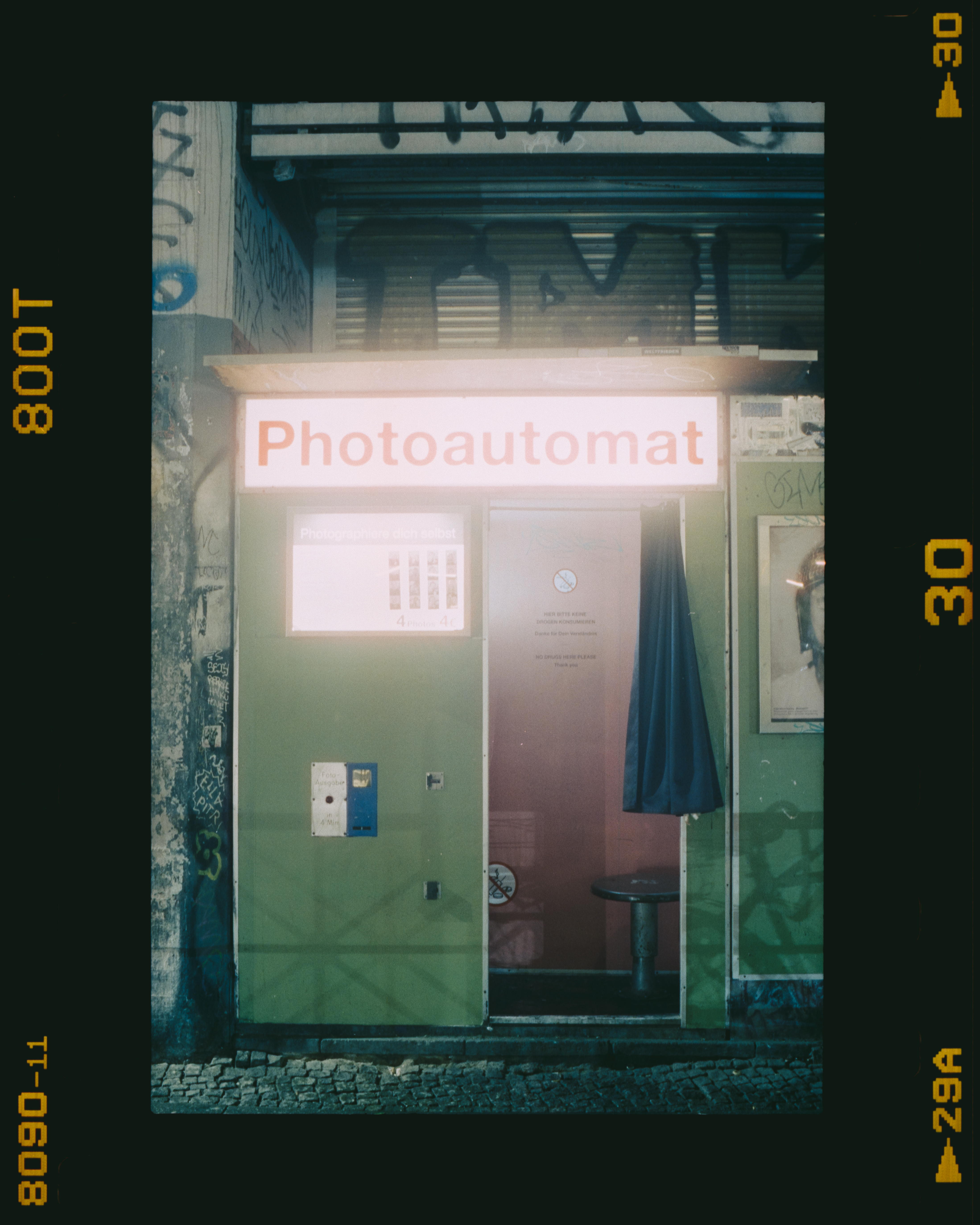 Traum, frame 05 — 35mm night photograph by Erik Lindberg