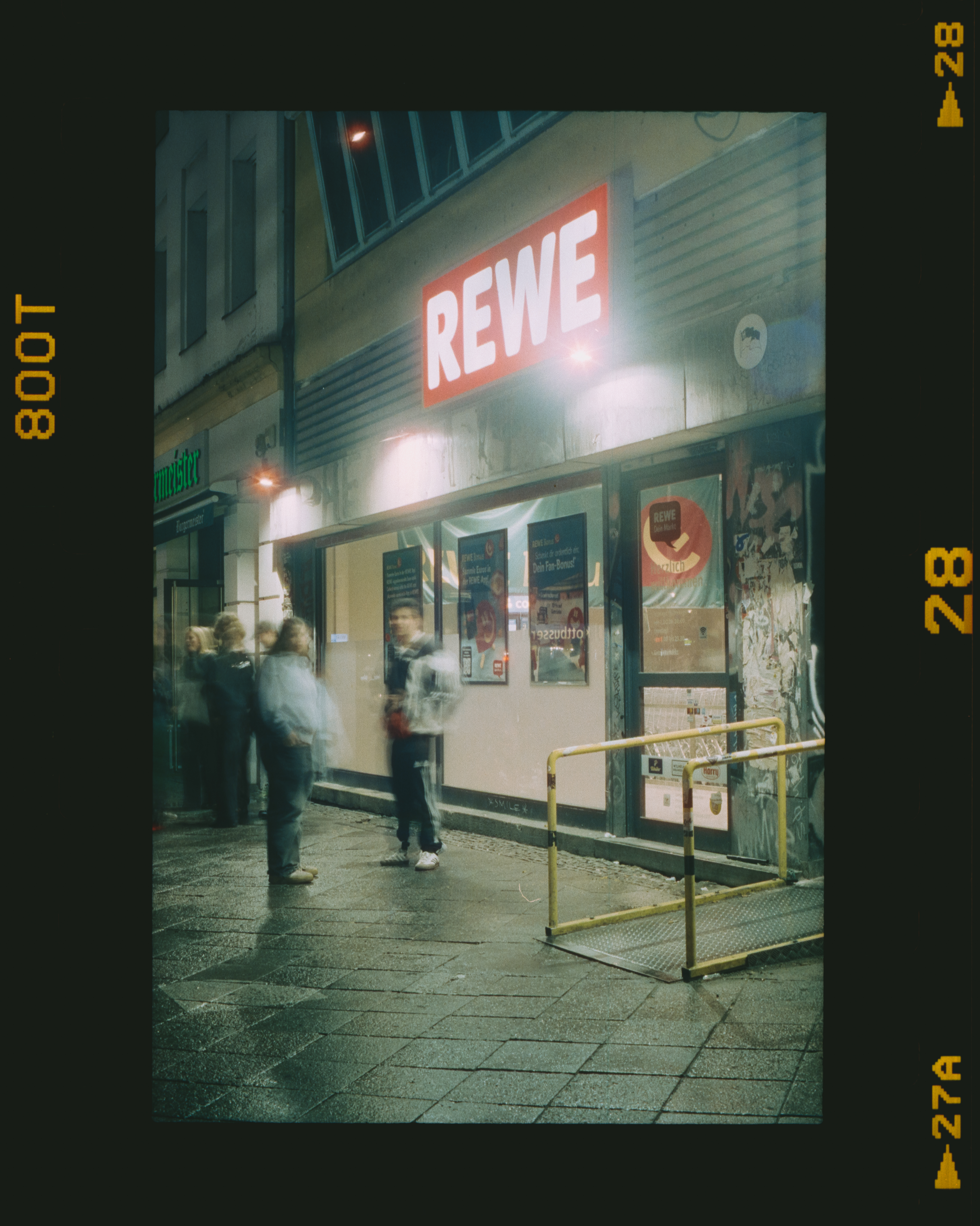 Traum, frame 06 — 35mm night photograph by Erik Lindberg